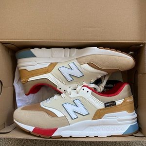 New balance classics traditionns 997 Mens size 8 womens size 9.5